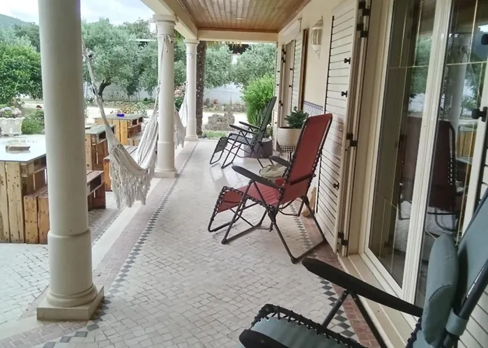 Casa Laranjeiras * Alqueidao da Serra